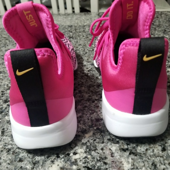 Nike Elite Pink sneakers - Picture 2 of 6